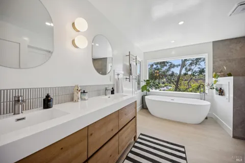 $1,549,000 | 15 Brainerd Avenue, Petaluma, CA 94952