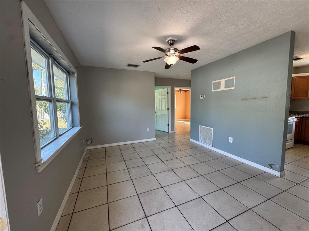 2802 5th Street East Bradenton, FL 34208 - Photo 6 of 10