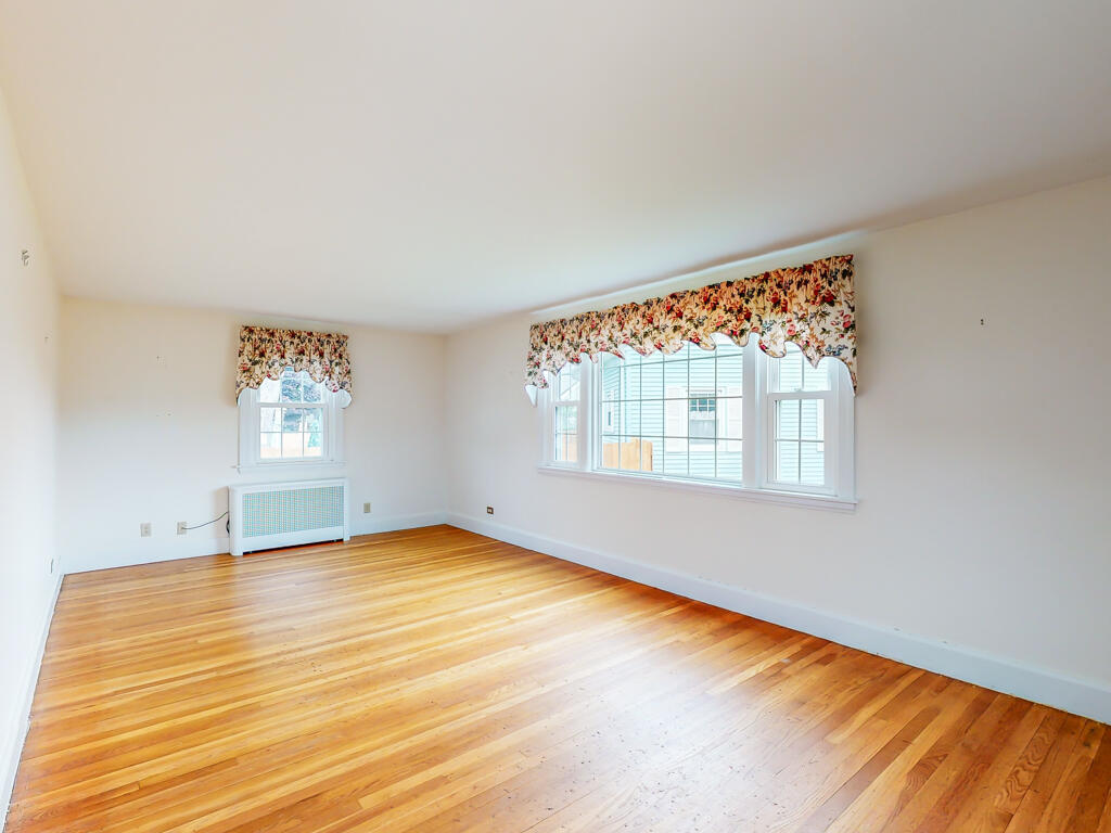 5 Derby Road South Portland, ME 04106 - Photo 4 of 28 5DerbyLn-SouthPortland-08