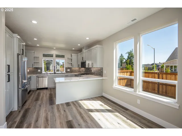 $625,000 | 24934 WestField Avenue, Veneta, OR 97487