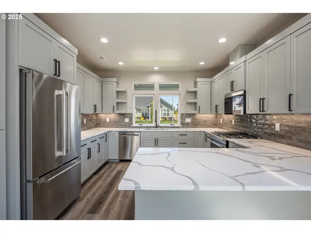 $625,000 | 24934 WestField Avenue, Veneta, OR 97487