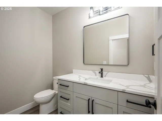 $625,000 | 24934 WestField Avenue, Veneta, OR 97487