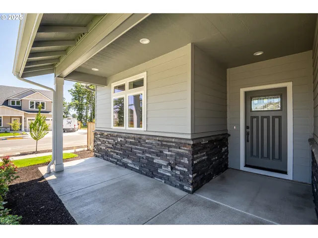 $625,000 | 24934 WestField Avenue, Veneta, OR 97487