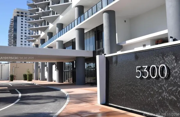 a view of entryway front of building