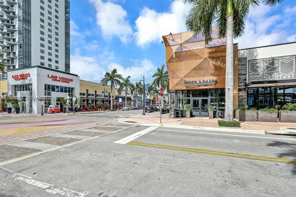 $2,450 | 5300 Paseo Boulevard, Unit 1707, Doral, FL 33166