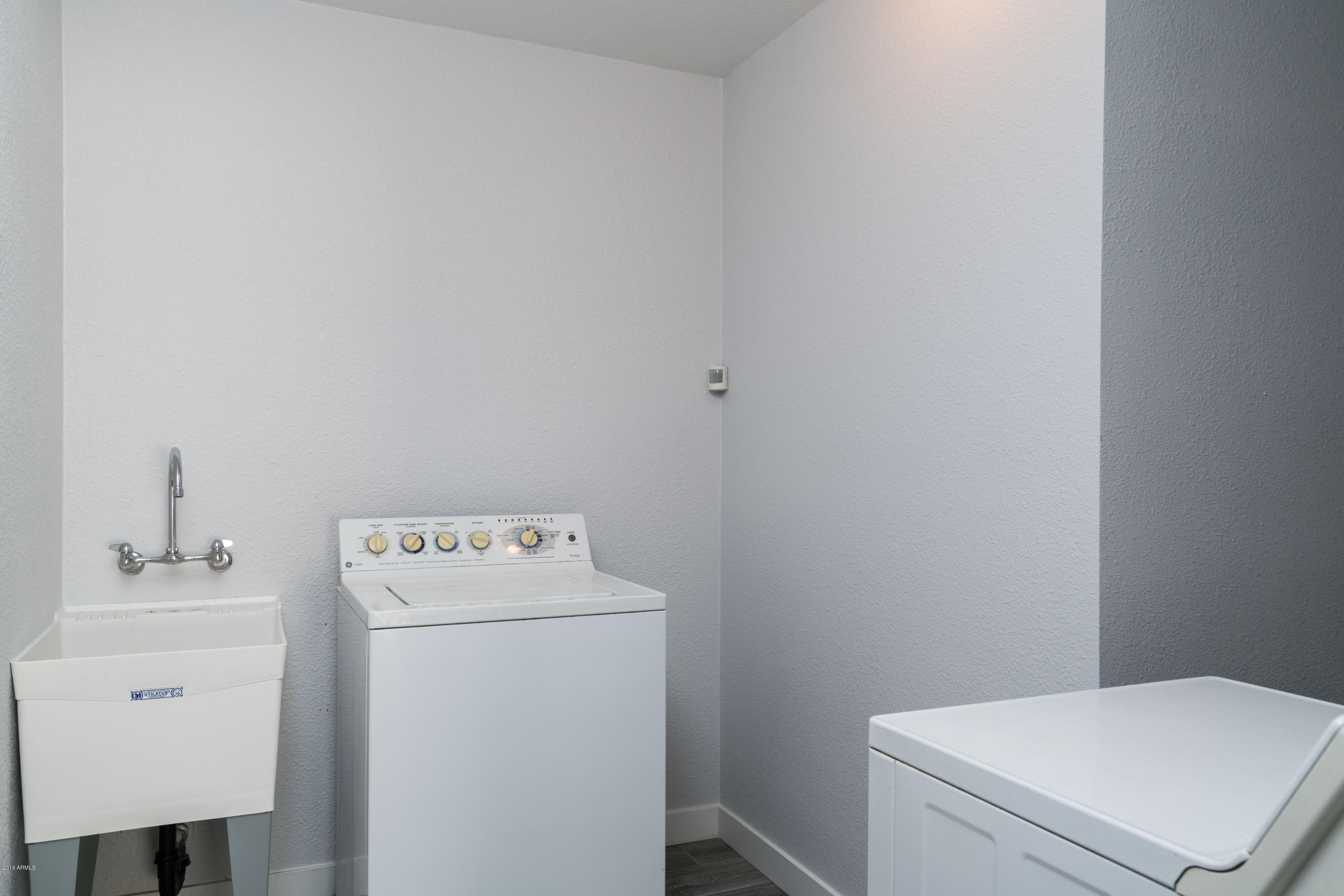 1536 West Rovey Avenue Phoenix, AZ 85015 - Photo 22 of 25 DSC07389