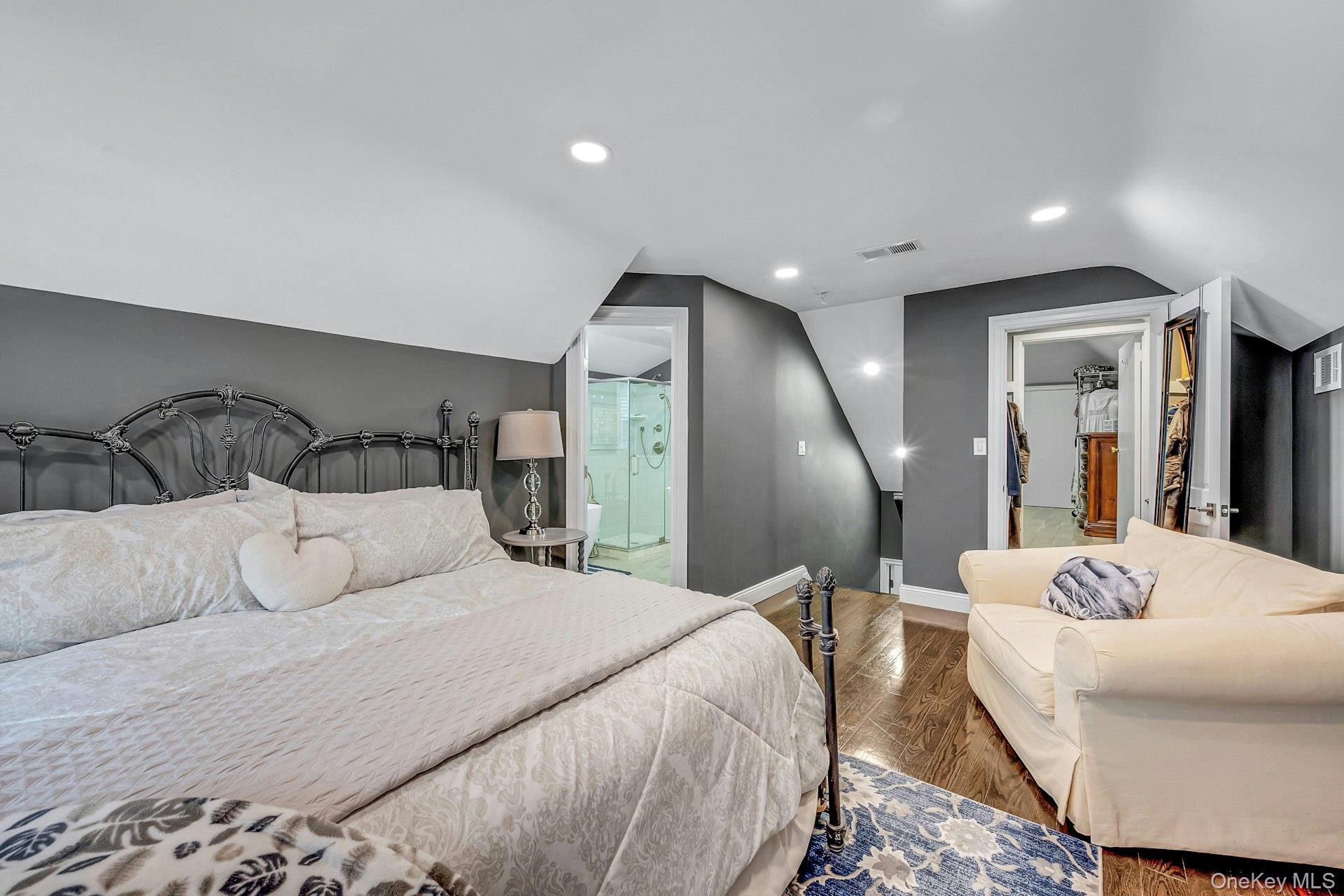 155 Hilburn Road Scarsdale, NY 10583 - Photo 19 of 35 a bedroom with a large bed and a mirror