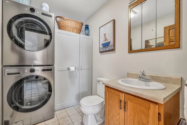 $550,000 | 59 Kidder Hill Road, Holden, ME 04429