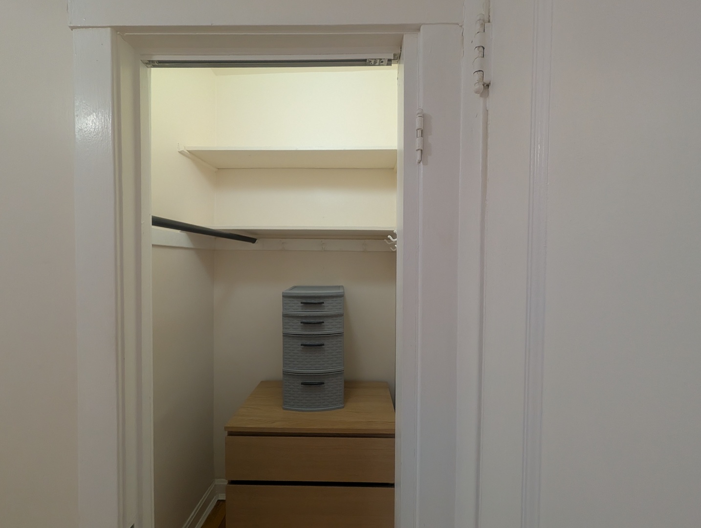 1419 East 56th Street, Unit 1 Chicago, IL 60637 - Photo 25 of 35 a bathroom with a bathtub