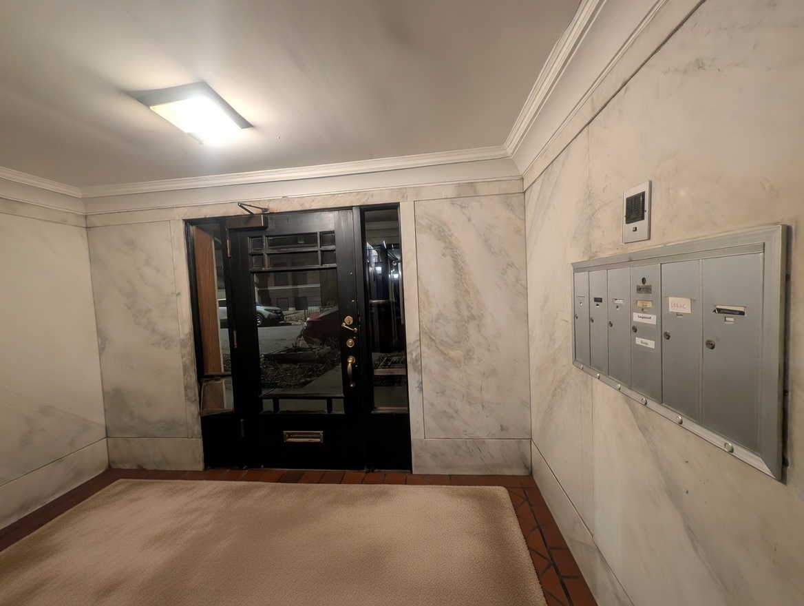 1419 East 56th Street, Unit 1 Chicago, IL 60637 - Photo 28 of 35 a view of an empty room