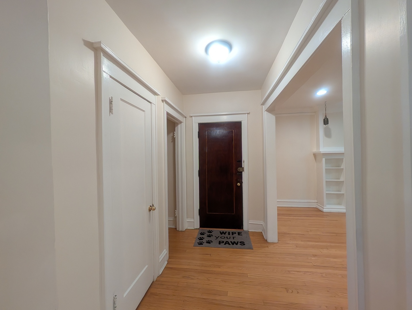 1419 East 56th Street, Unit 1 Chicago, IL 60637 - Photo 6 of 35 a view of an entryway