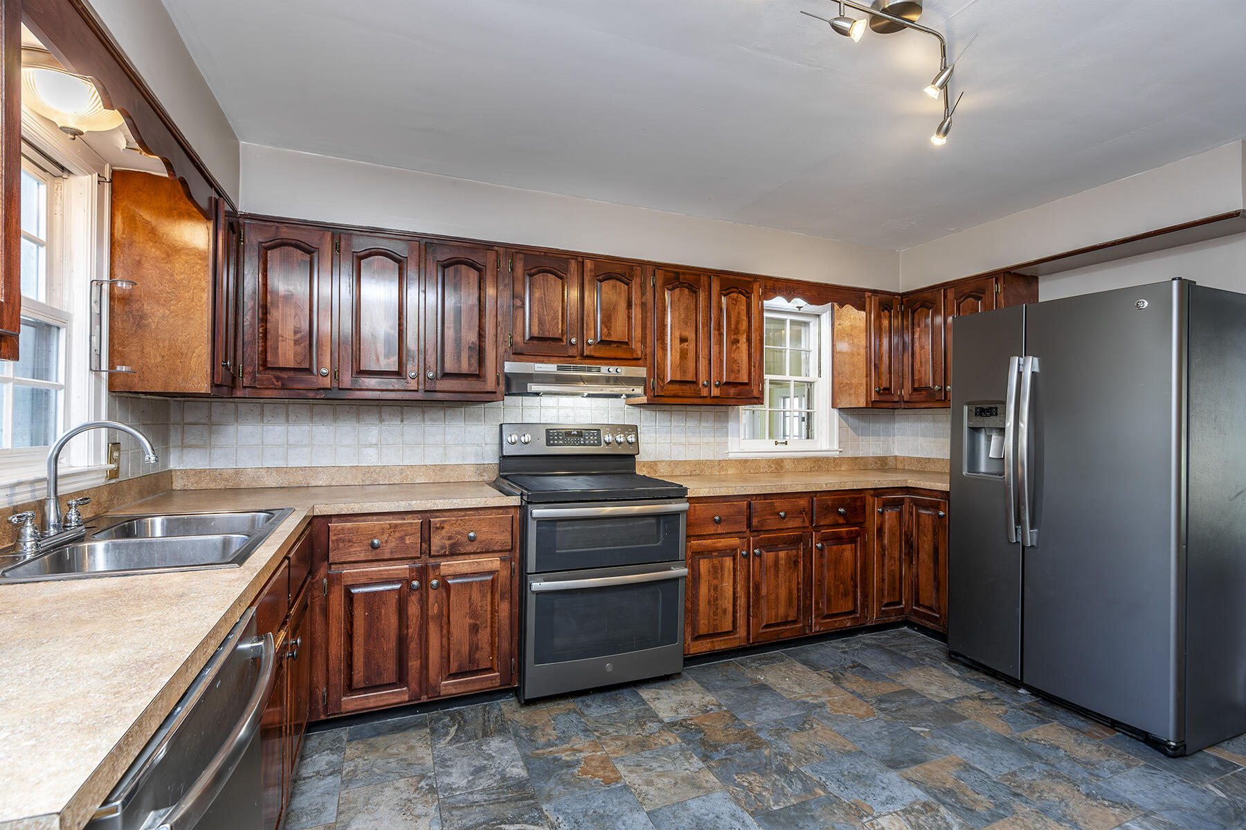 406 Chinoe Road Lexington, KY 40502 - Photo 10 of 36 406chinoe14