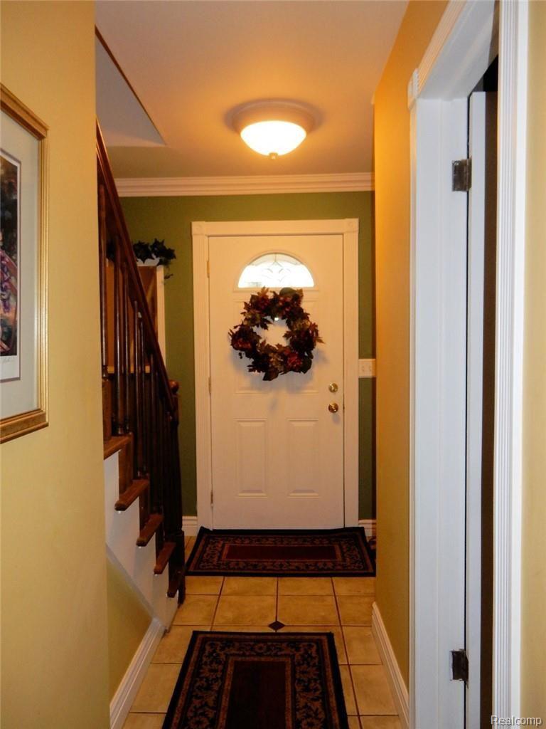 183 East Maryknoll Road Rochester, MI 48309 - Photo 3 of 38 FoyerHall (Large).jpg