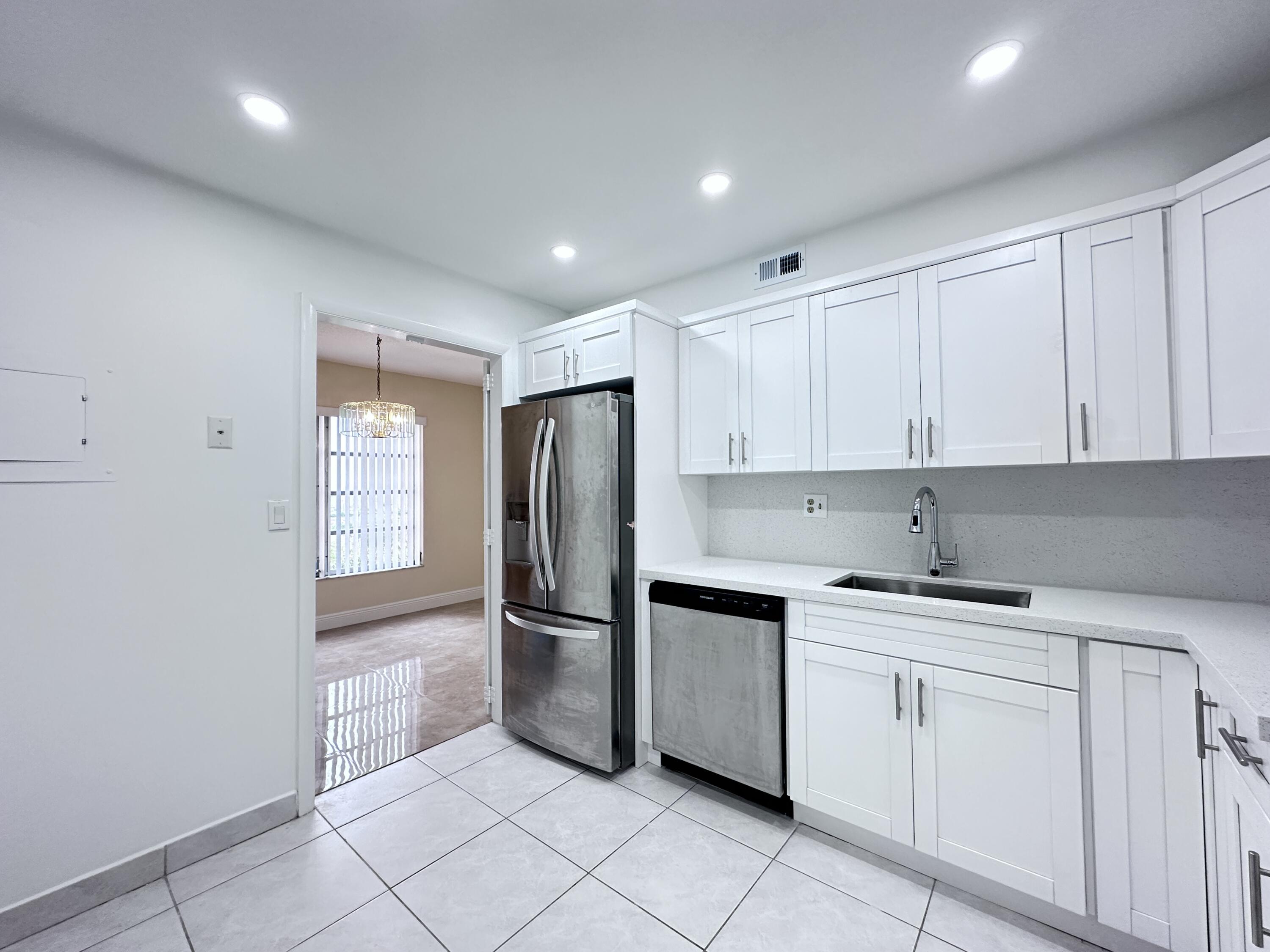 10777 West Sample Road, Unit 714 Coral Springs, FL 33065 - Photo 3 of 19 Kitchen