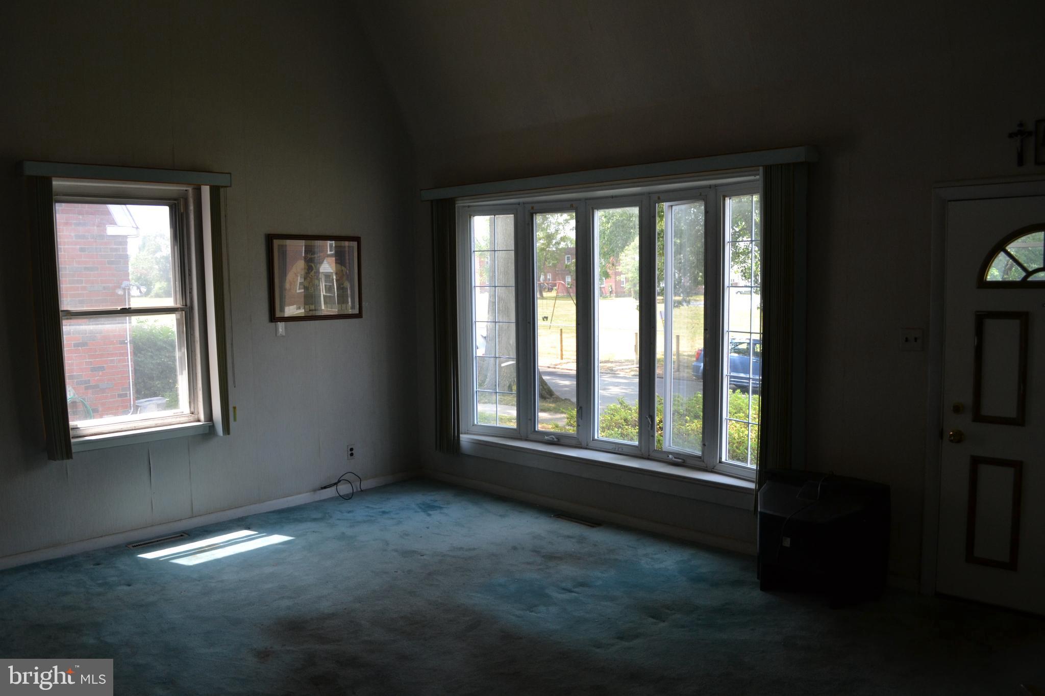 425 W Road Ridley Park, PA 19078 - Photo 13 of 38 Living Room