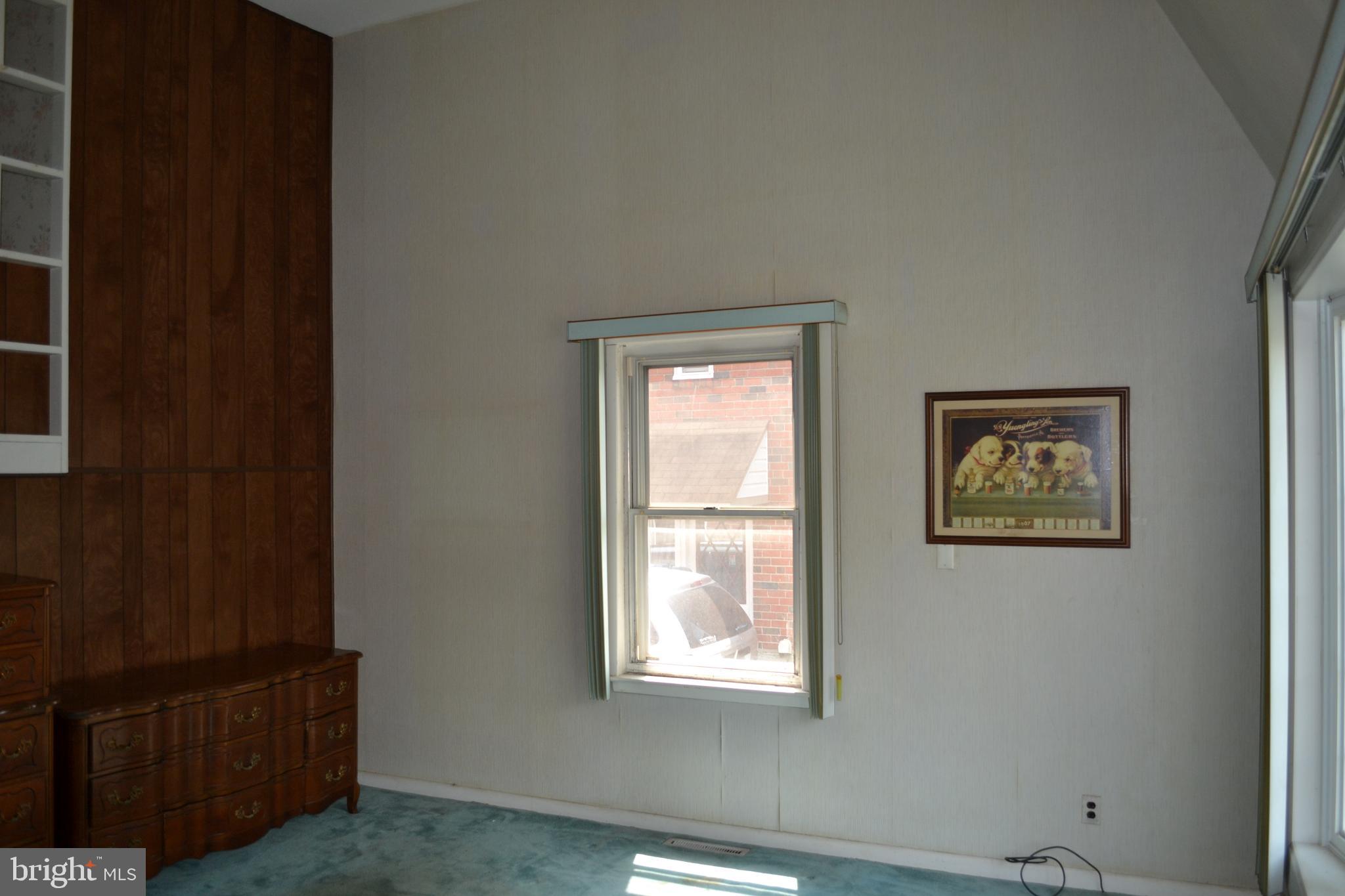 425 W Road Ridley Park, PA 19078 - Photo 14 of 38 Living Room