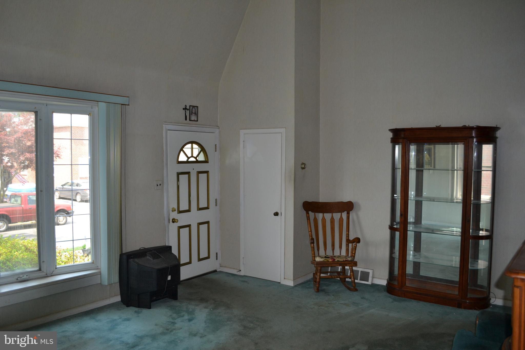 425 W Road Ridley Park, PA 19078 - Photo 16 of 38 Living Room