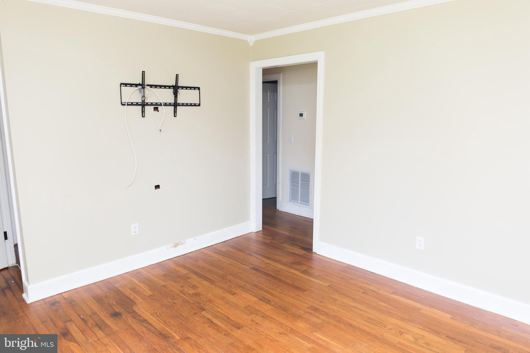 Living Room/ Hardwood Floors