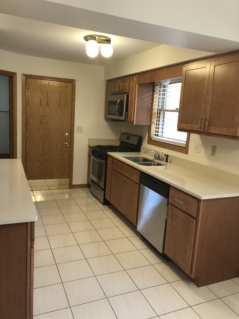 8010 West Addison Street, Unit 2 Chicago, IL 60634 - Photo 3 of 17