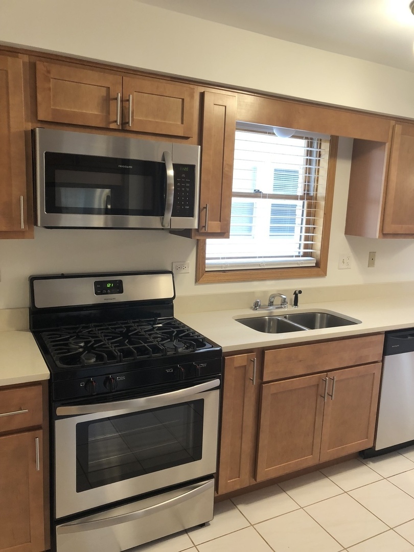 8010 West Addison Street, Unit 2 Chicago, IL 60634 - Photo 6 of 17