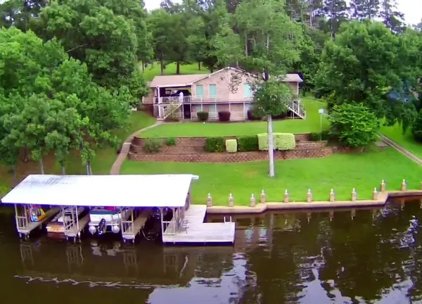 $564,900 | 3073 East Lake Drive, Gladewater, TX 75647