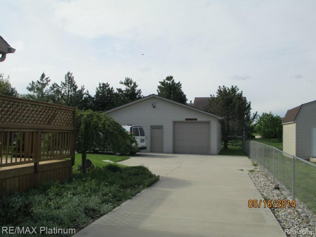 2450 Pollock Road Grand Blanc, MI 48439 - Photo 4 of 27 2450 Pollock 005.jpg