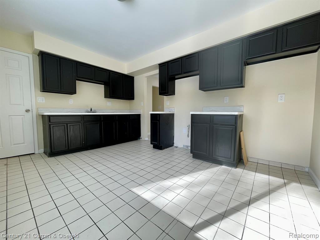 26141 Yale Street Inkster, MI 48141 - Photo 4 of 11