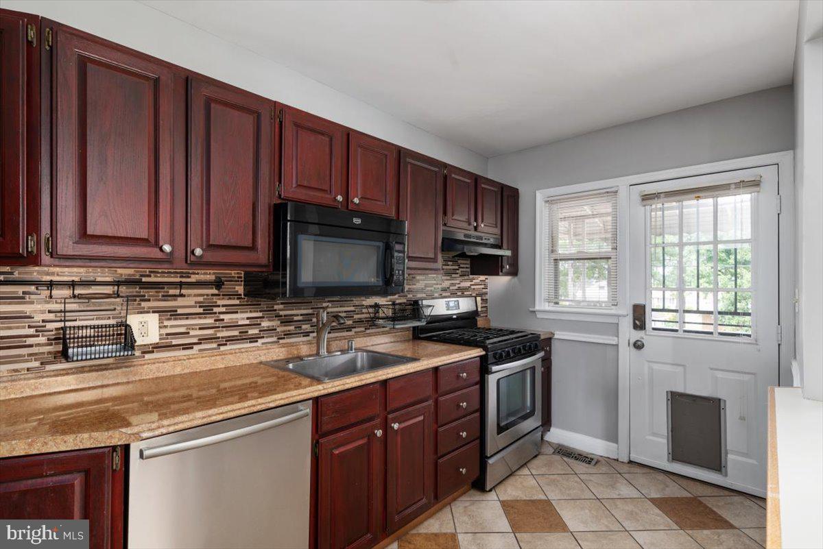 544 Chalcot Square Baltimore, MD 21221 - Photo 13 of 33