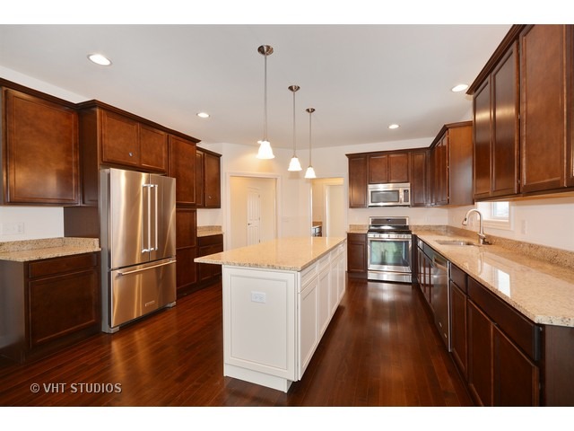 N550 Armstrong Lane Geneva, IL 60134 - Photo 3 of 16