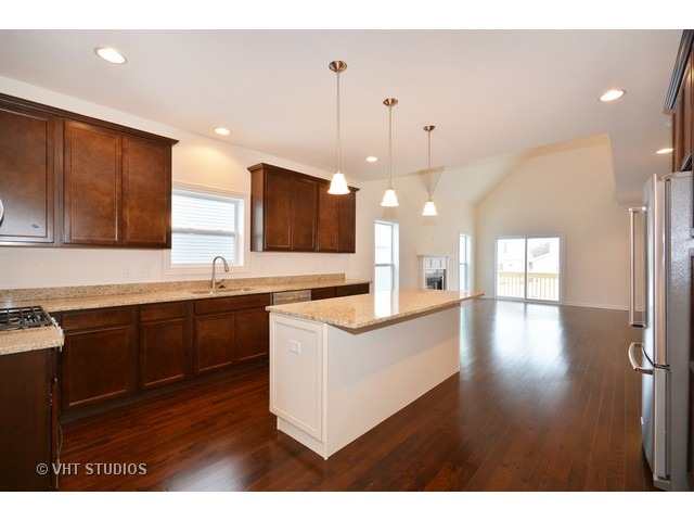 N550 Armstrong Lane Geneva, IL 60134 - Photo 4 of 16