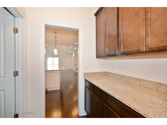 N550 Armstrong Lane Geneva, IL 60134 - Photo 5 of 16