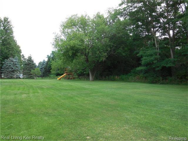 60430 Mt Vernon Road Rochester, MI 48306 - Photo 28 of 30 28.jpg