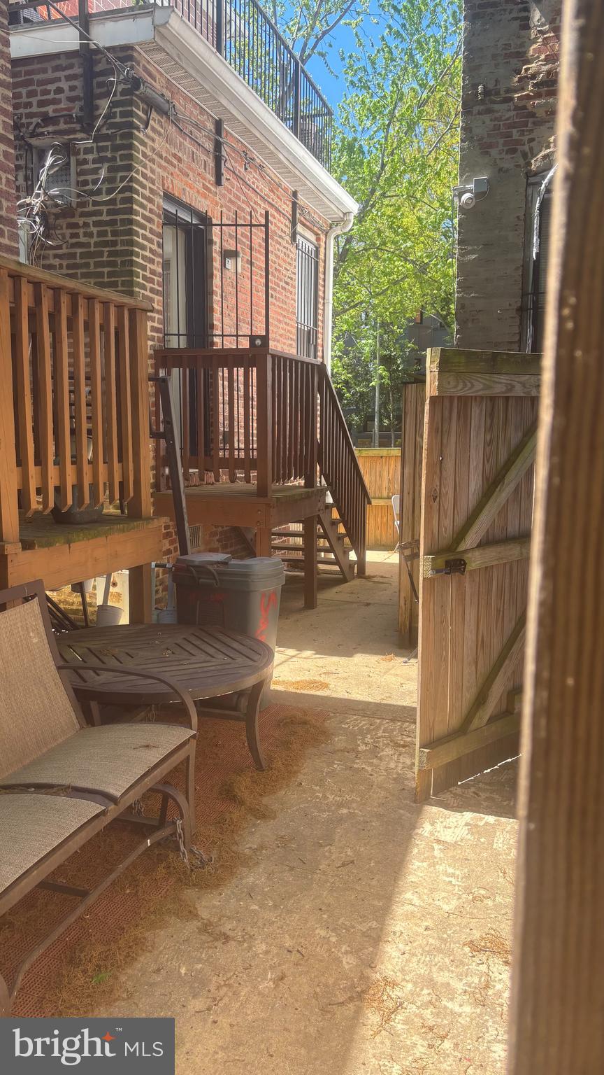 1117 O Street Northwest, Unit 2 Washington, DC 20005 - Photo 22 of 26 Small exterior common space