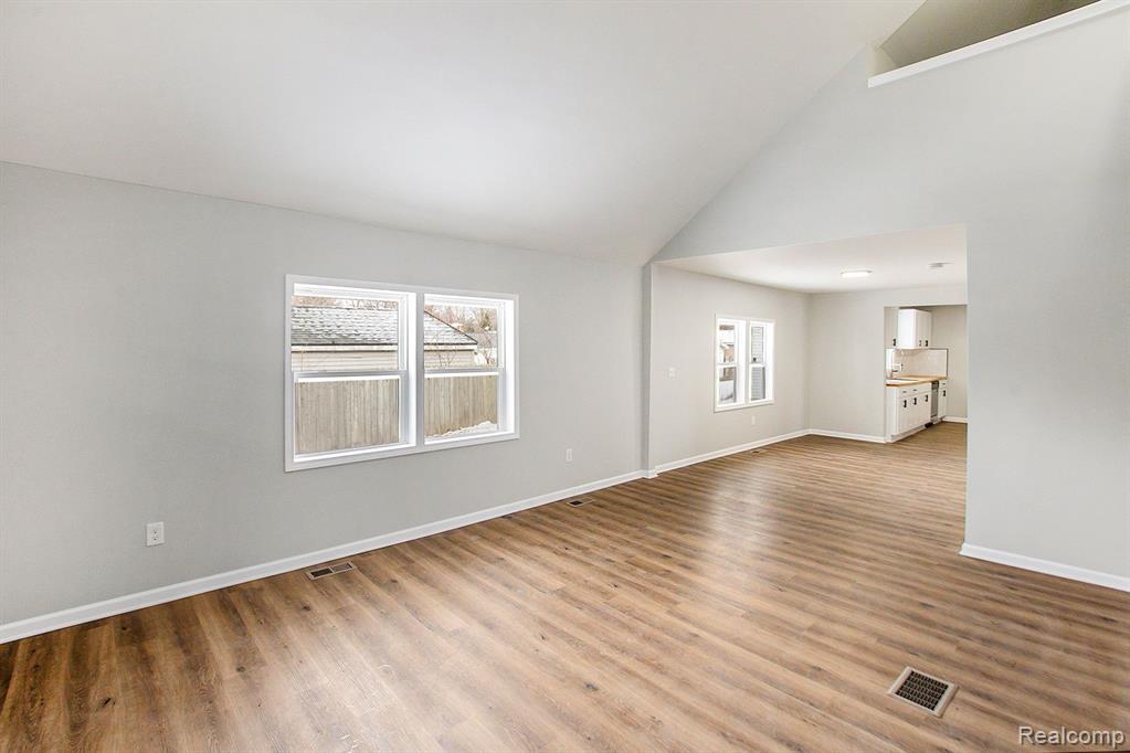 4417 Ballard Road Lansing, MI 48911 - Photo 7 of 31
