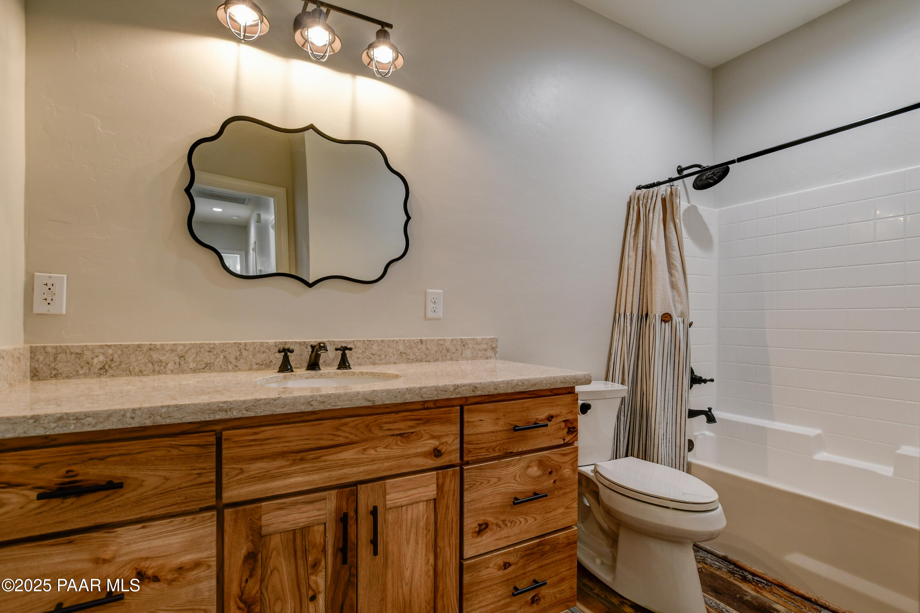 1365 West Ridge Drive Prescott, AZ 86305 - Photo 15 of 34 Guest Bathroom 1