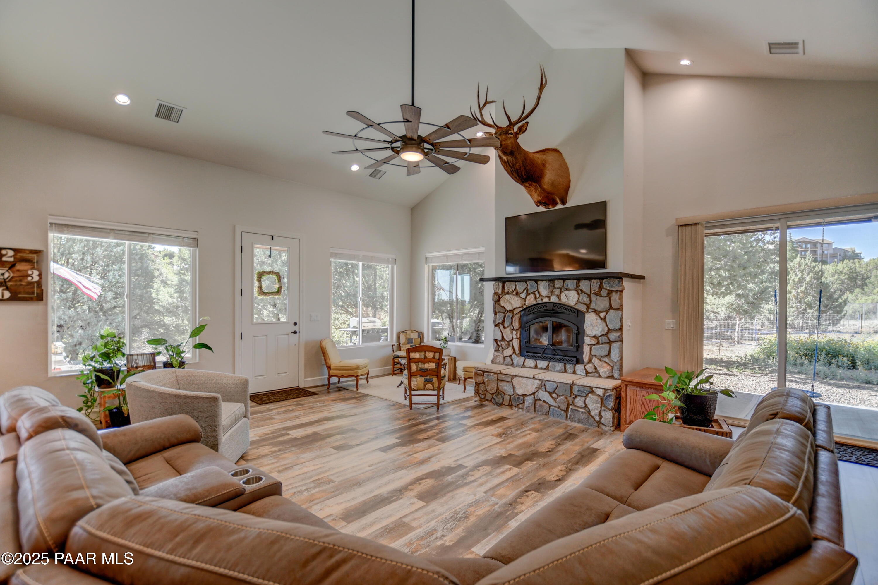 1365 West Ridge Drive Prescott, AZ 86305 - Photo 4 of 34 Living Room 2