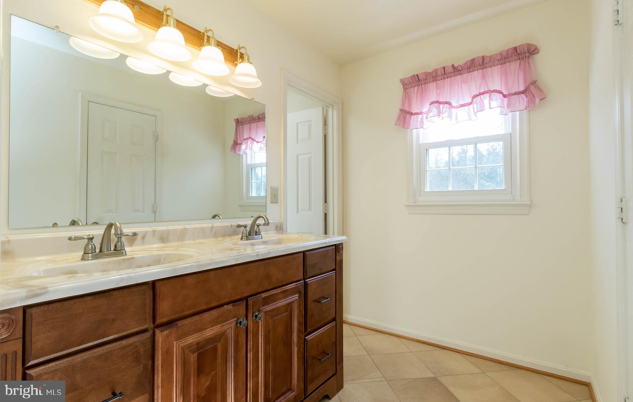 39 Salem Lane Stafford, VA 22554 - Photo 18 of 34 Master with separate sink area