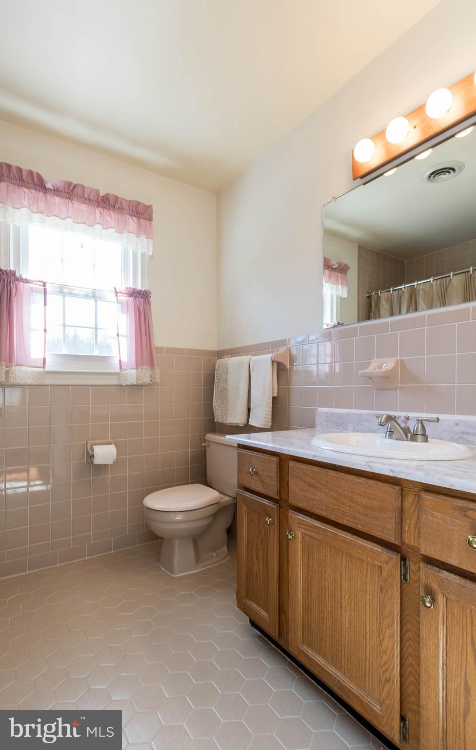 39 Salem Lane Stafford, VA 22554 - Photo 23 of 34 Guest bathroom