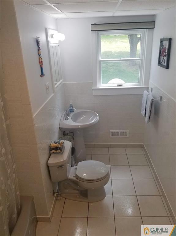 30 Agate Road East Brunswick, NJ 08816 - Photo 7 of 40 a bathroom with a toilet a sink and a mirror