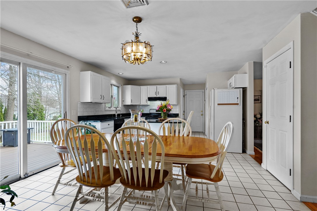 40 Bakewell Court Cranston, RI 02921 - Photo 11 of 48