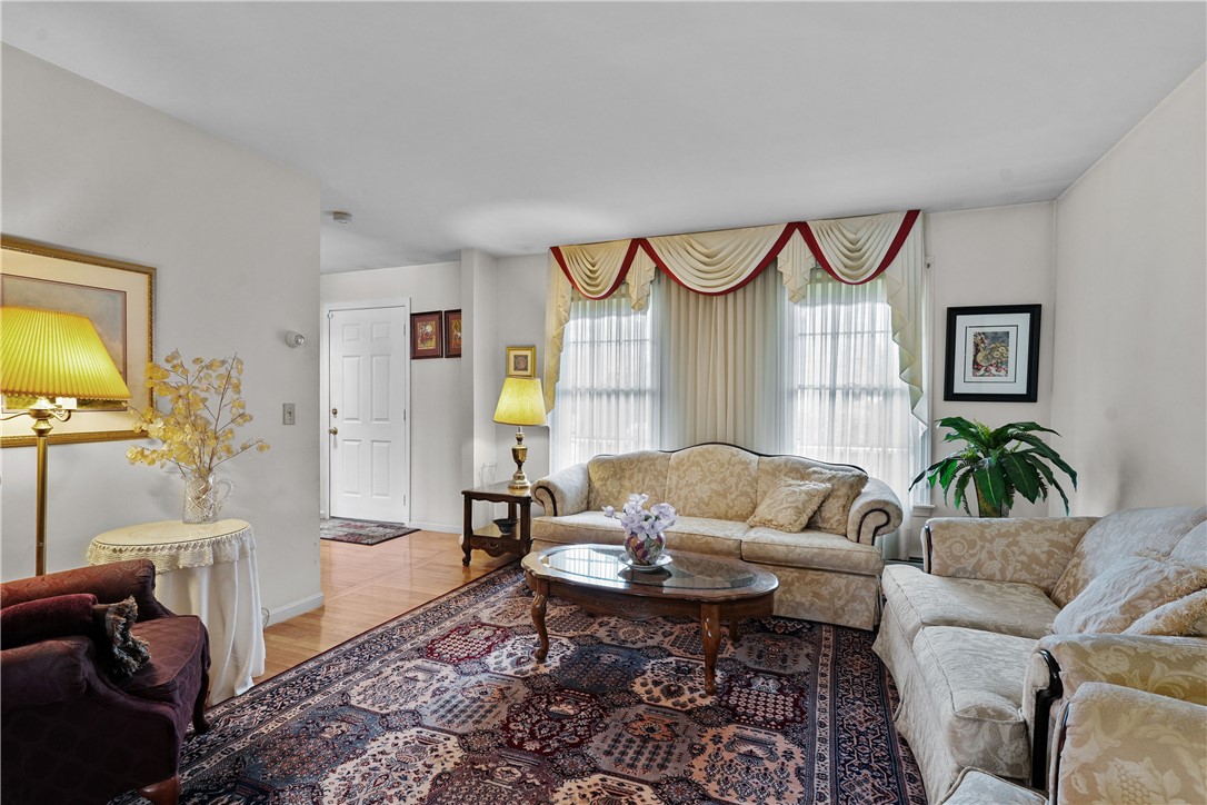 40 Bakewell Court Cranston, RI 02921 - Photo 14 of 48