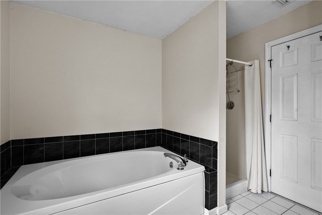 40 Bakewell Court Cranston, RI 02921 - Photo 25 of 48