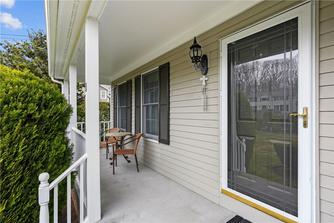 40 Bakewell Court Cranston, RI 02921 - Photo 3 of 48