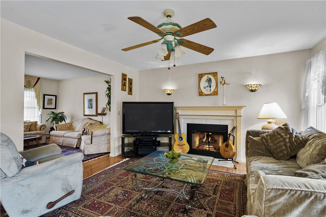 40 Bakewell Court Cranston, RI 02921 - Photo 5 of 48