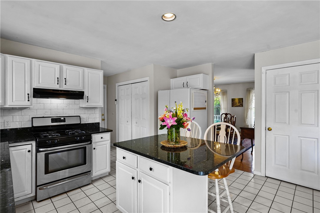 40 Bakewell Court Cranston, RI 02921 - Photo 10 of 48