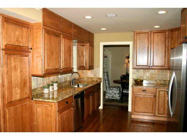 2811 Helston Road Columbus, OH 43220 - Photo 3 of 10