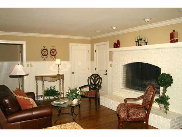 2811 Helston Road Columbus, OH 43220 - Photo 4 of 10