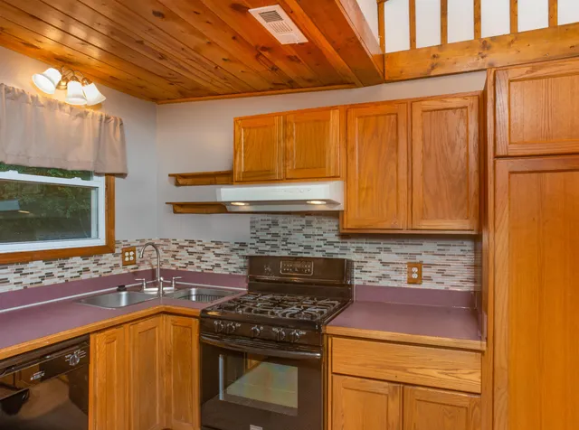 $210,000 | 148 Douglas Avenue, Montello, WI 53949