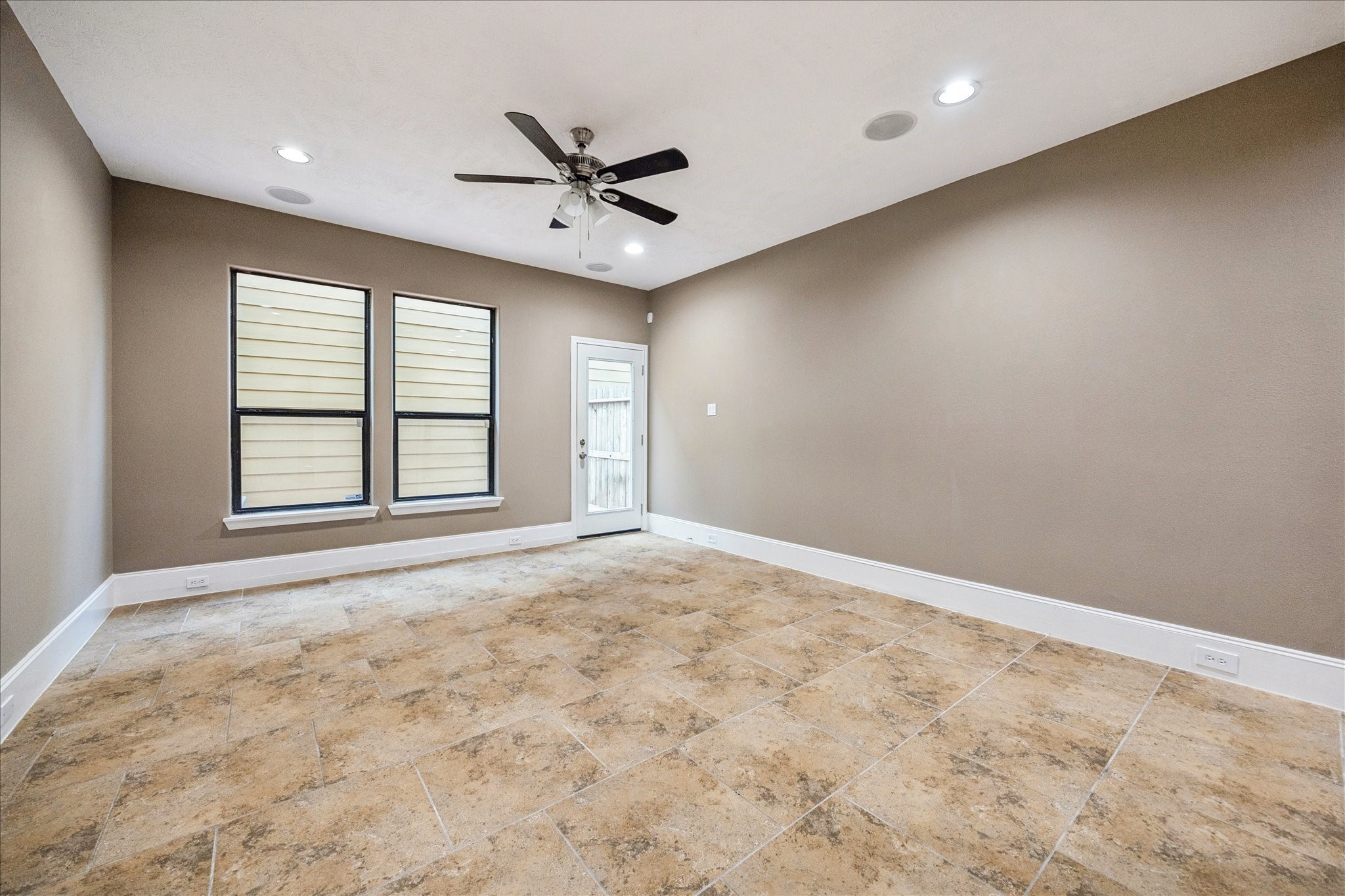 1376 Studer Street Houston, TX 77007 - Photo 23 of 38 an empty room with windows and fan
