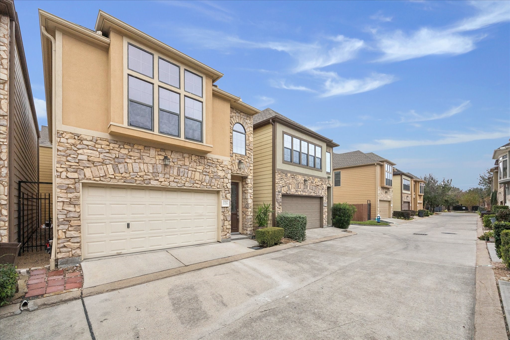 1376 Studer Street Houston, TX 77007 - Photo 33 of 38 Street view
